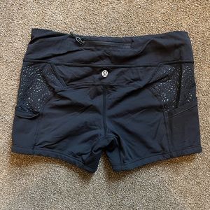 Lululemon size 6 short